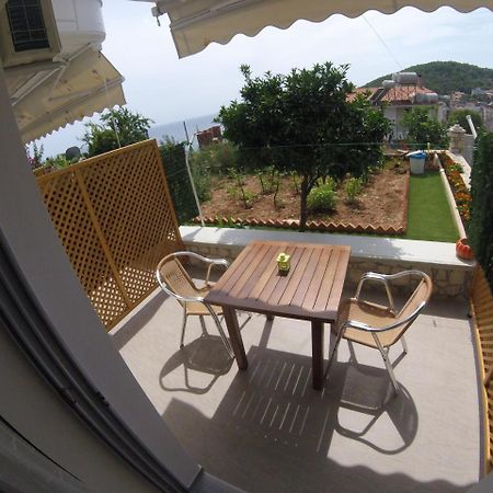 Riviera Rooms Himare Exterior foto