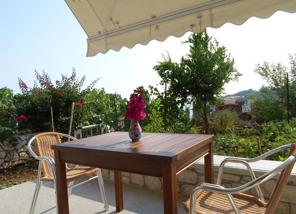 Riviera Rooms Himare Quarto foto