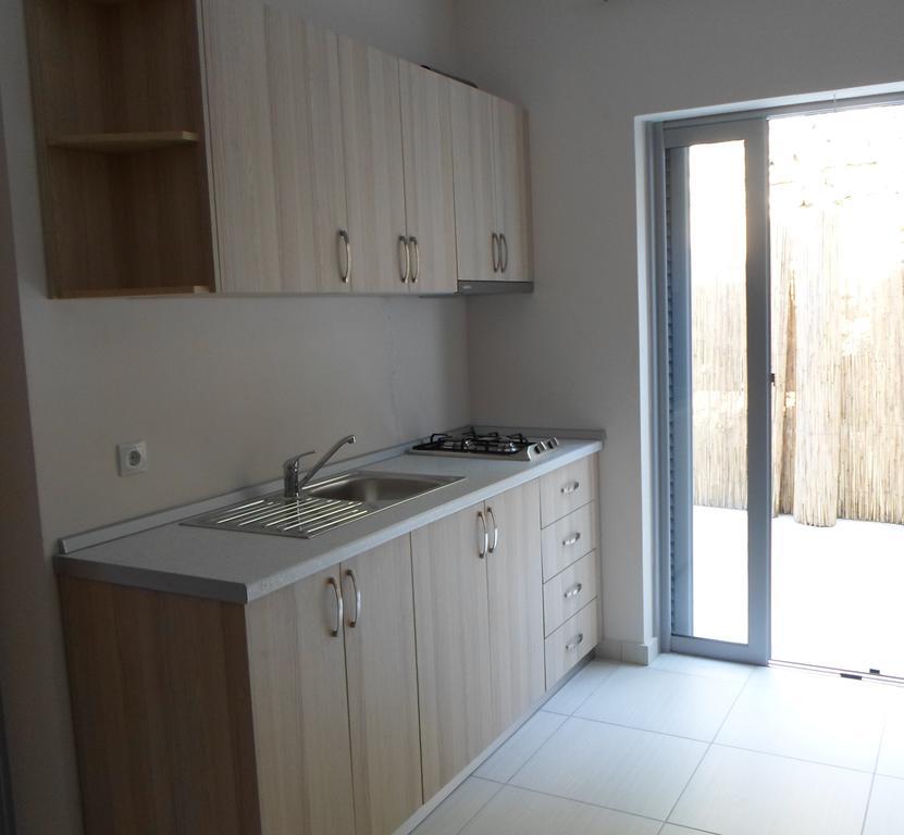 Riviera Rooms Himare Quarto foto