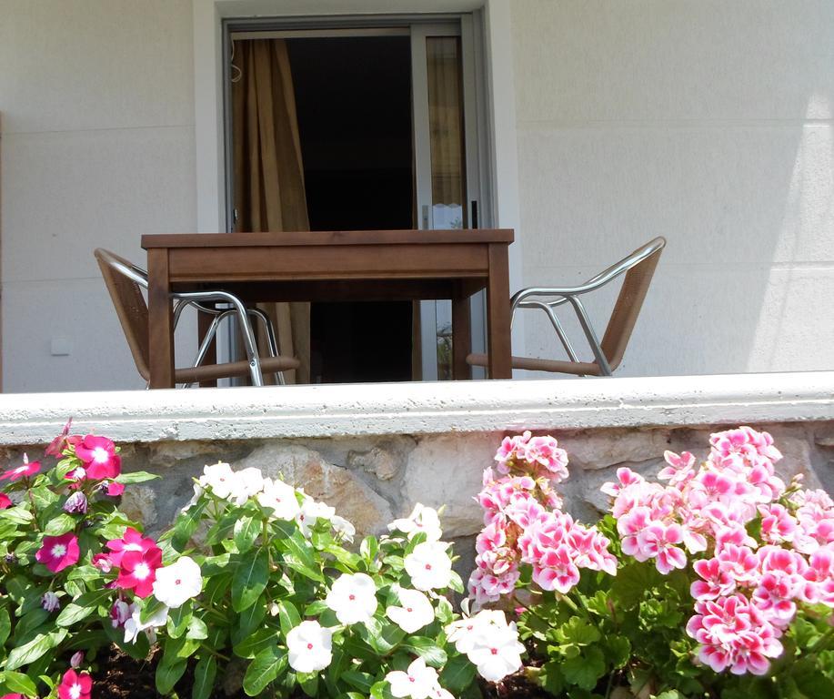 Riviera Rooms Himare Quarto foto