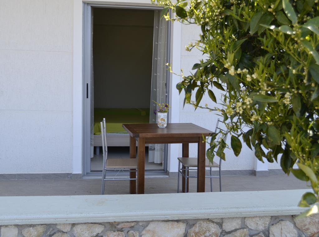 Riviera Rooms Himare Quarto foto