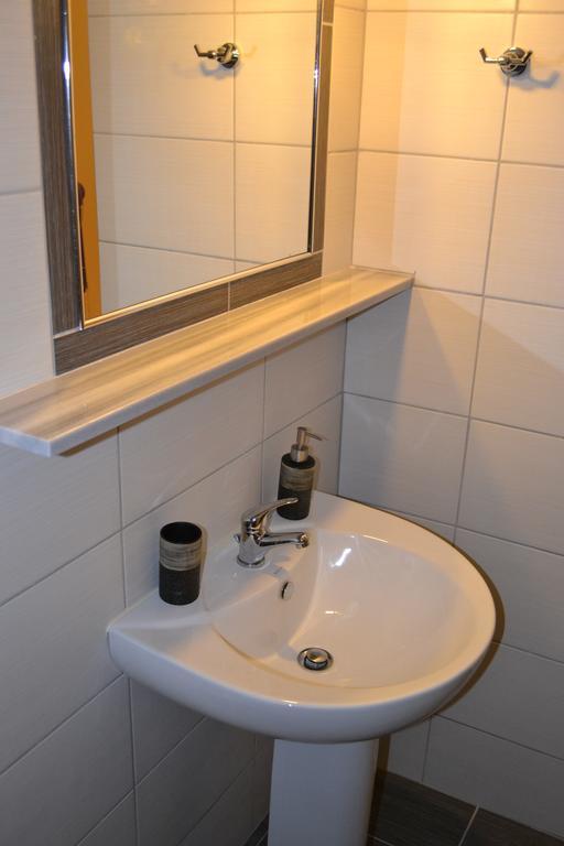 Riviera Rooms Himare Quarto foto