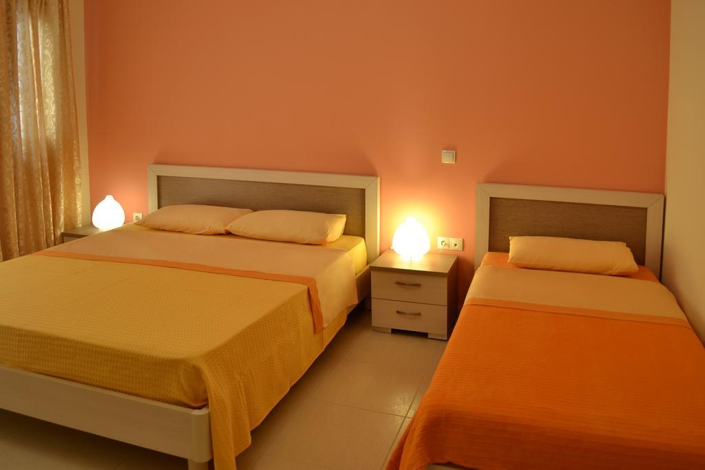 Riviera Rooms Himare Quarto foto