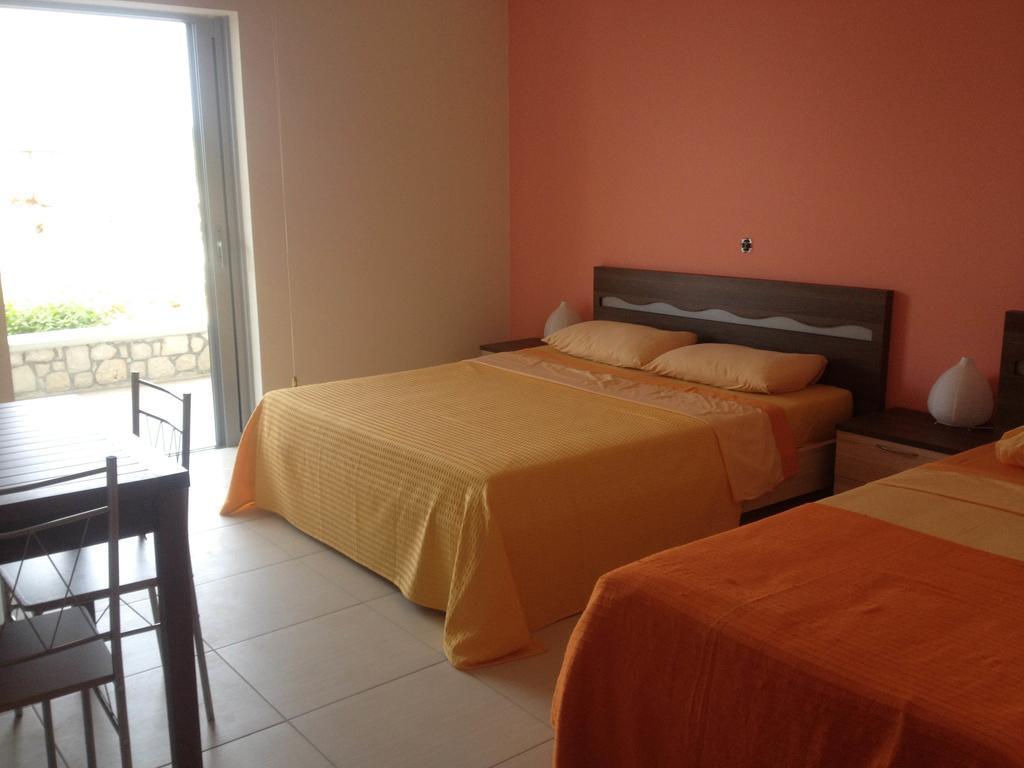Riviera Rooms Himare Quarto foto