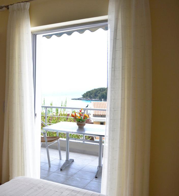 Riviera Rooms Himare Quarto foto