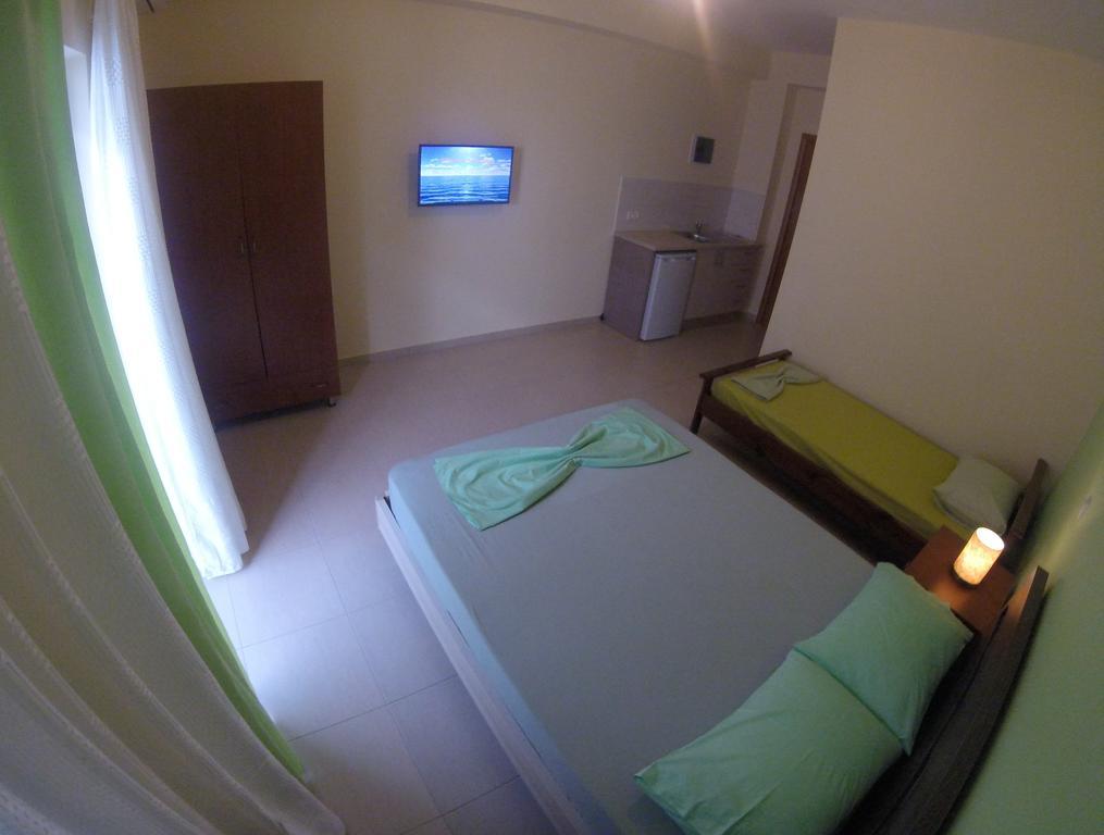 Riviera Rooms Himare Exterior foto