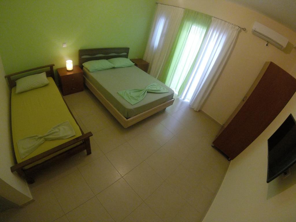 Riviera Rooms Himare Exterior foto