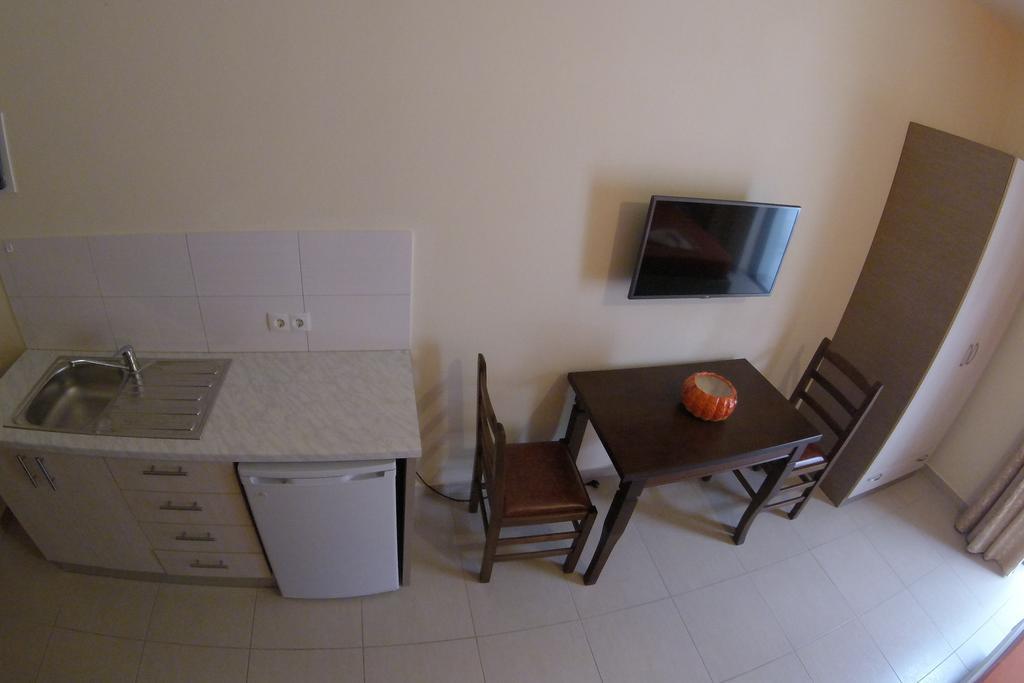 Riviera Rooms Himare Exterior foto
