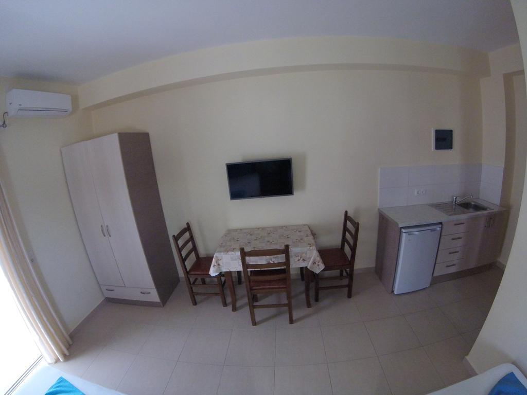 Riviera Rooms Himare Exterior foto